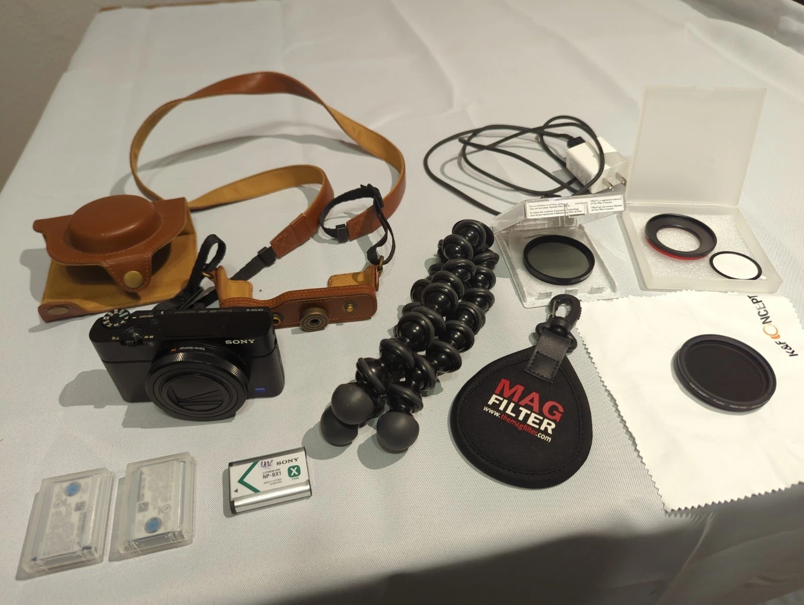 Sony DSC-RX100M6 (VI) 20.1MP 4K Camera thumbnail 1