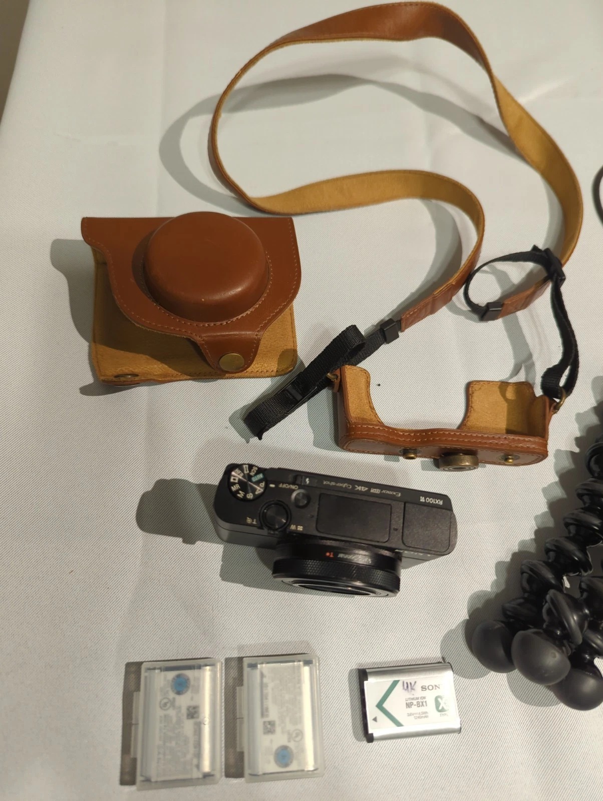 Sony DSC-RX100M6 (VI) 20.1MP 4K Camera thumbnail 2