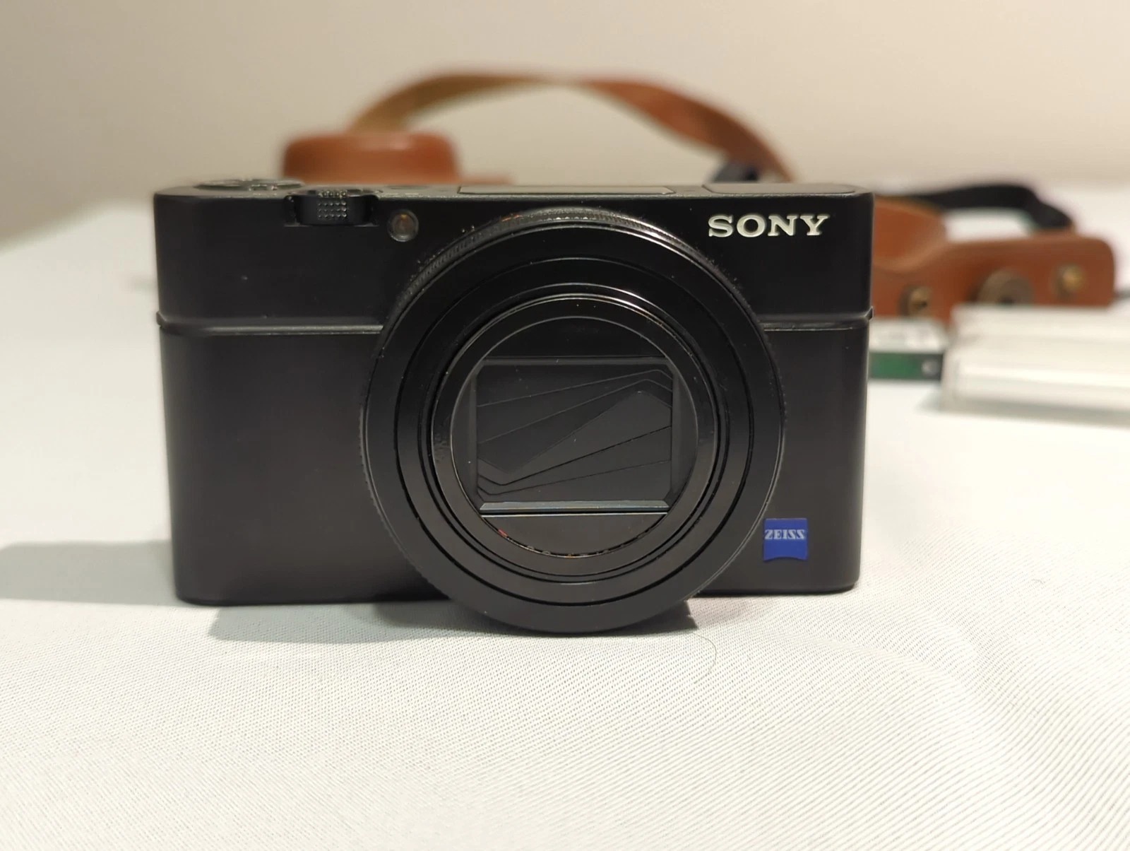 Sony DSC-RX100M6 (VI) 20.1MP 4K Camera thumbnail 7