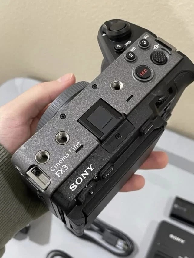 Sony FX3 Full-Frame Cinema Camera - USED thumbnail 7