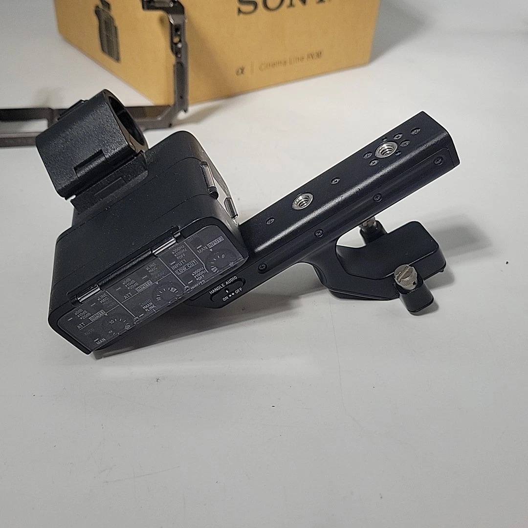 Sony FX30 Cinema Line Camera Body + XLR-H1 Handle Unit Package thumbnail 12