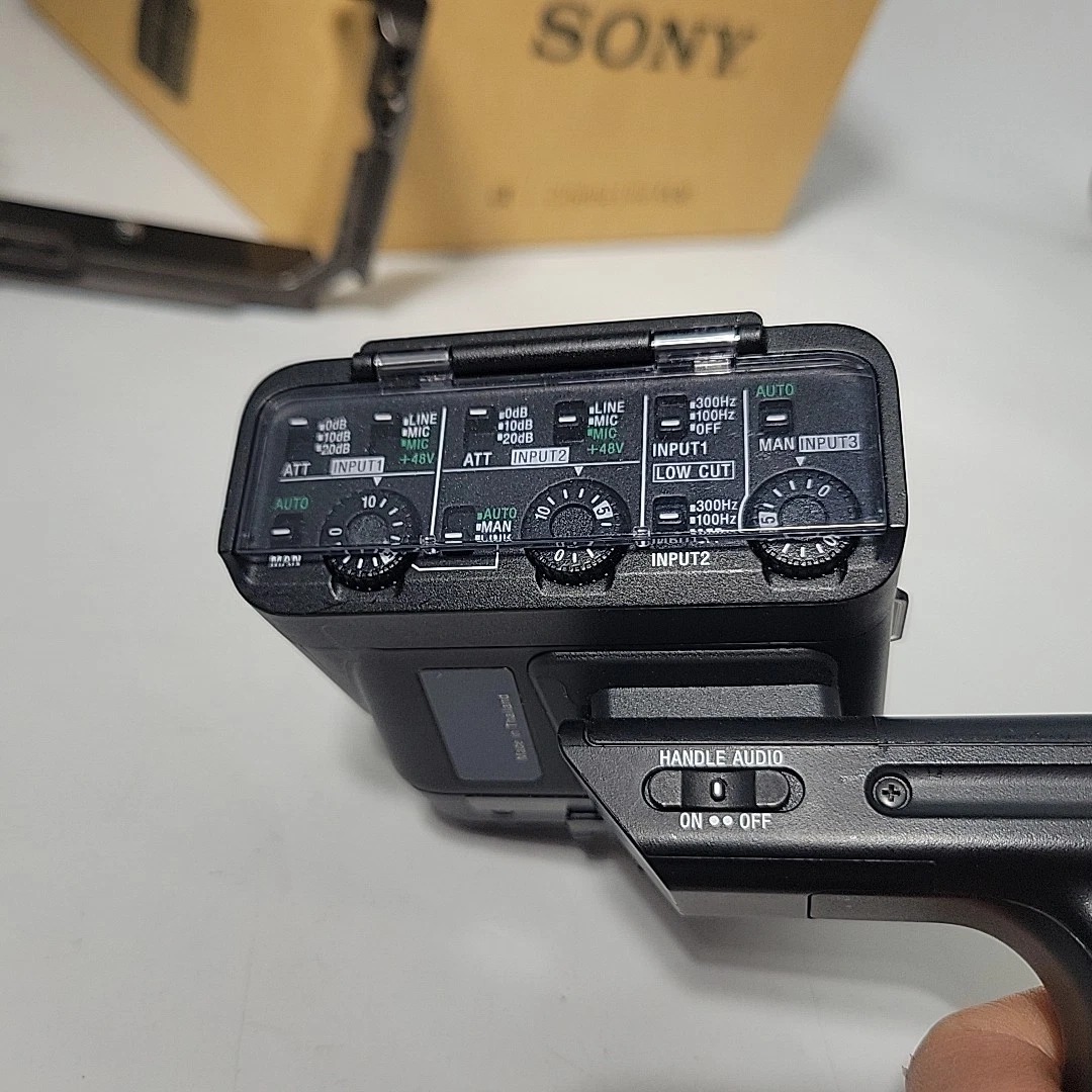 Sony FX30 Cinema Line Camera Body + XLR-H1 Handle Unit Package thumbnail 13