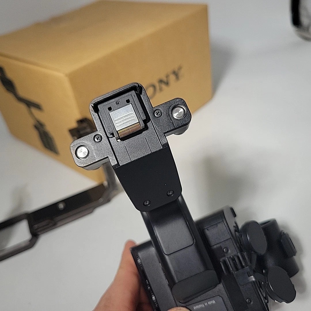 Sony FX30 Cinema Line Camera Body + XLR-H1 Handle Unit Package thumbnail 16