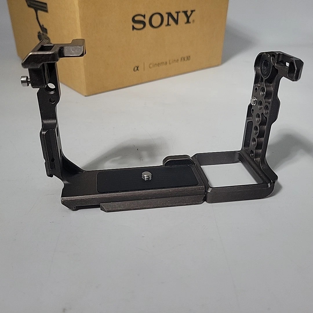 Sony FX30 Cinema Line Camera Body + XLR-H1 Handle Unit Package thumbnail 19