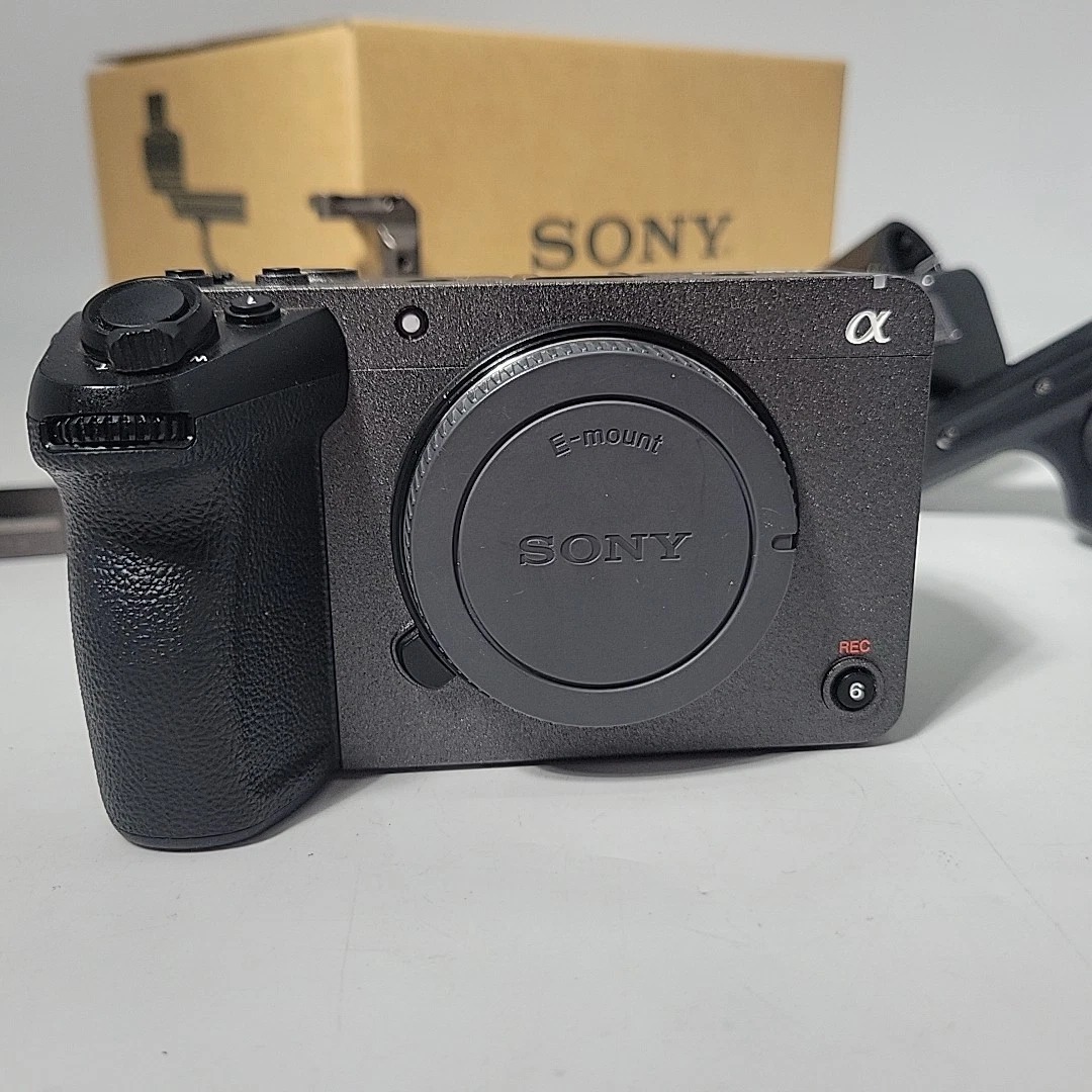 Sony FX30 Cinema Line Camera Body + XLR-H1 Handle Unit Package thumbnail 2