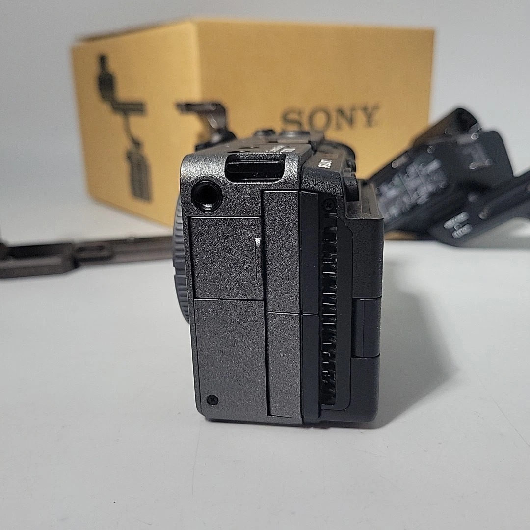 Sony FX30 Cinema Line Camera Body + XLR-H1 Handle Unit Package thumbnail 3
