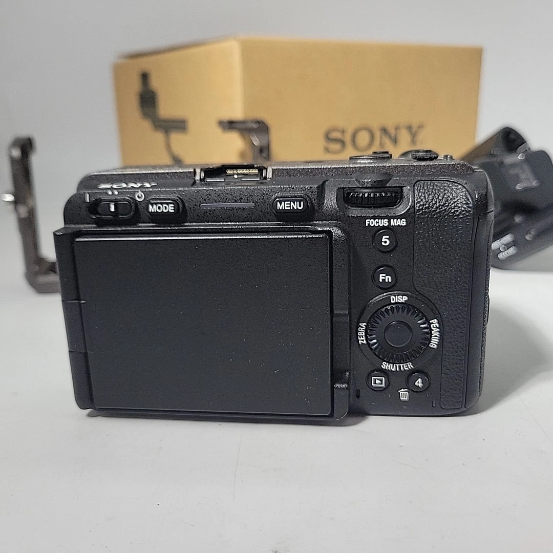 Sony FX30 Cinema Line Camera Body + XLR-H1 Handle Unit Package thumbnail 4
