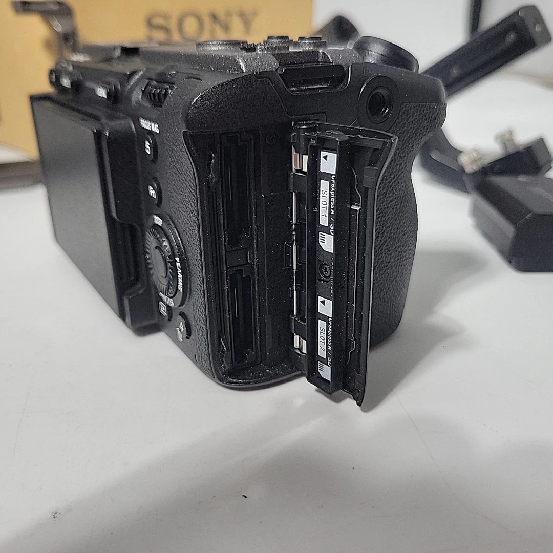 Sony FX30 Cinema Line Camera Body + XLR-H1 Handle Unit Package thumbnail 8