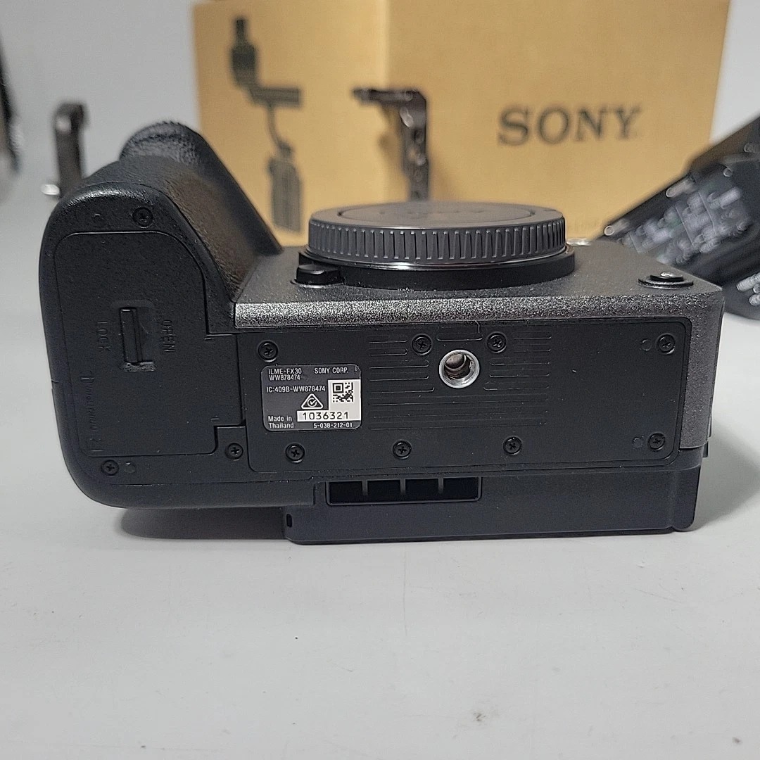 Sony FX30 Cinema Line Camera Body + XLR-H1 Handle Unit Package thumbnail 9