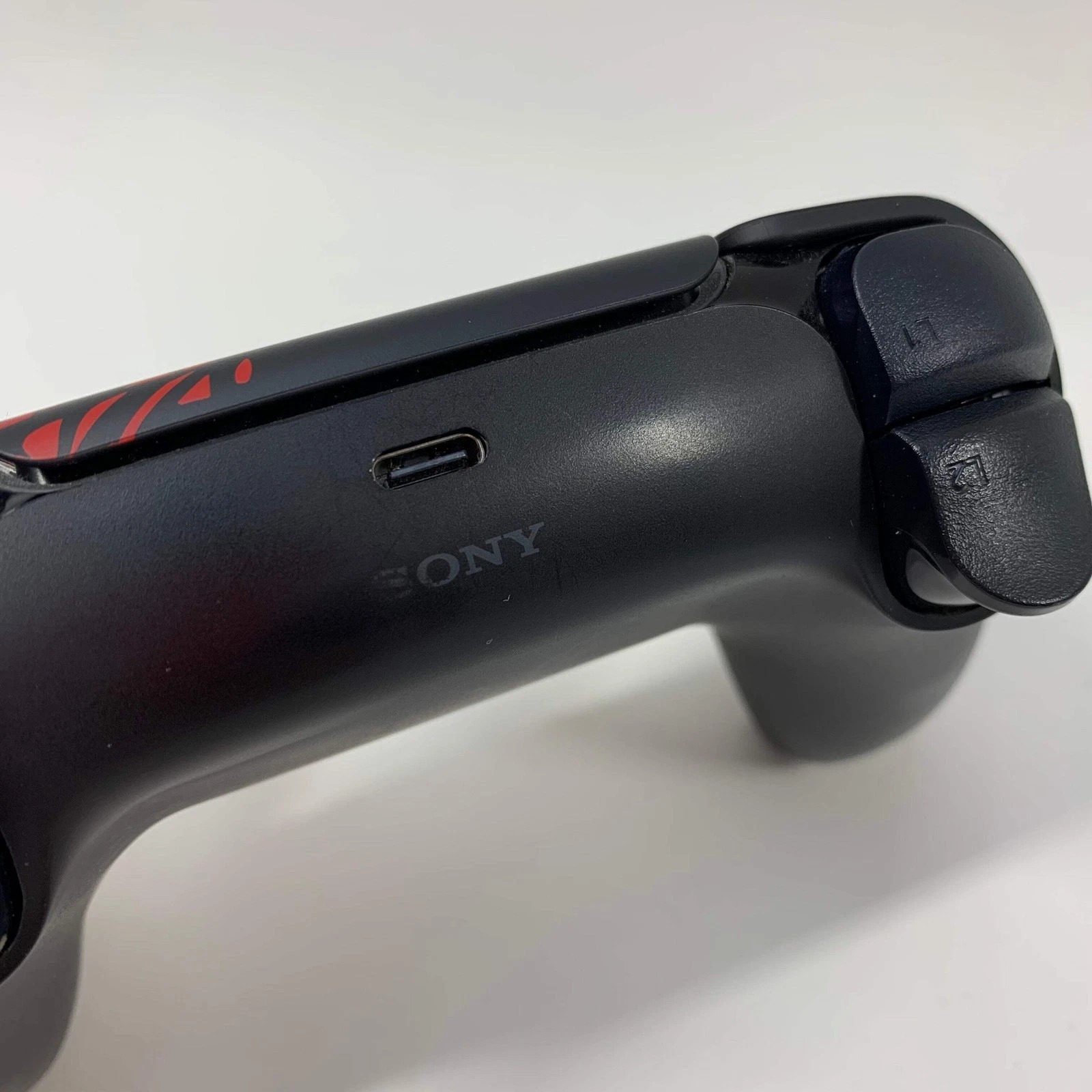 Sony PlayStation 5 Disc Console 825GB – Marvel’s Spider-Man Limited Edition (CFI-1215A) thumbnail 14