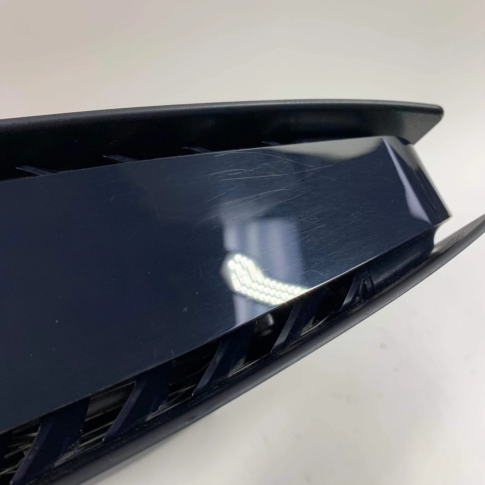 Sony PlayStation 5 Disc Console 825GB – Marvel’s Spider-Man Limited Edition (CFI-1215A) thumbnail 8