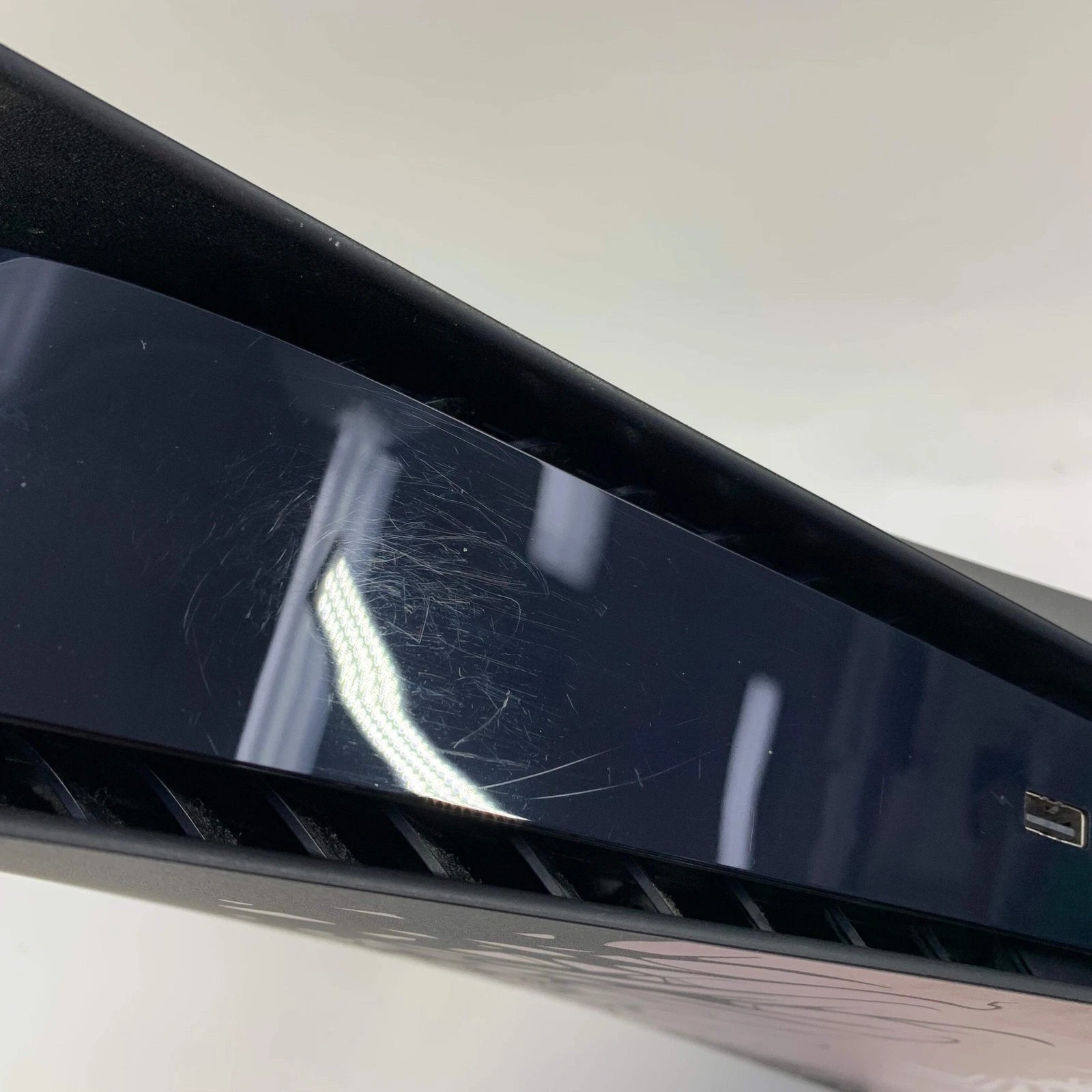 Sony PlayStation 5 Disc Console 825GB – Marvel’s Spider-Man Limited Edition (CFI-1215A) thumbnail 9