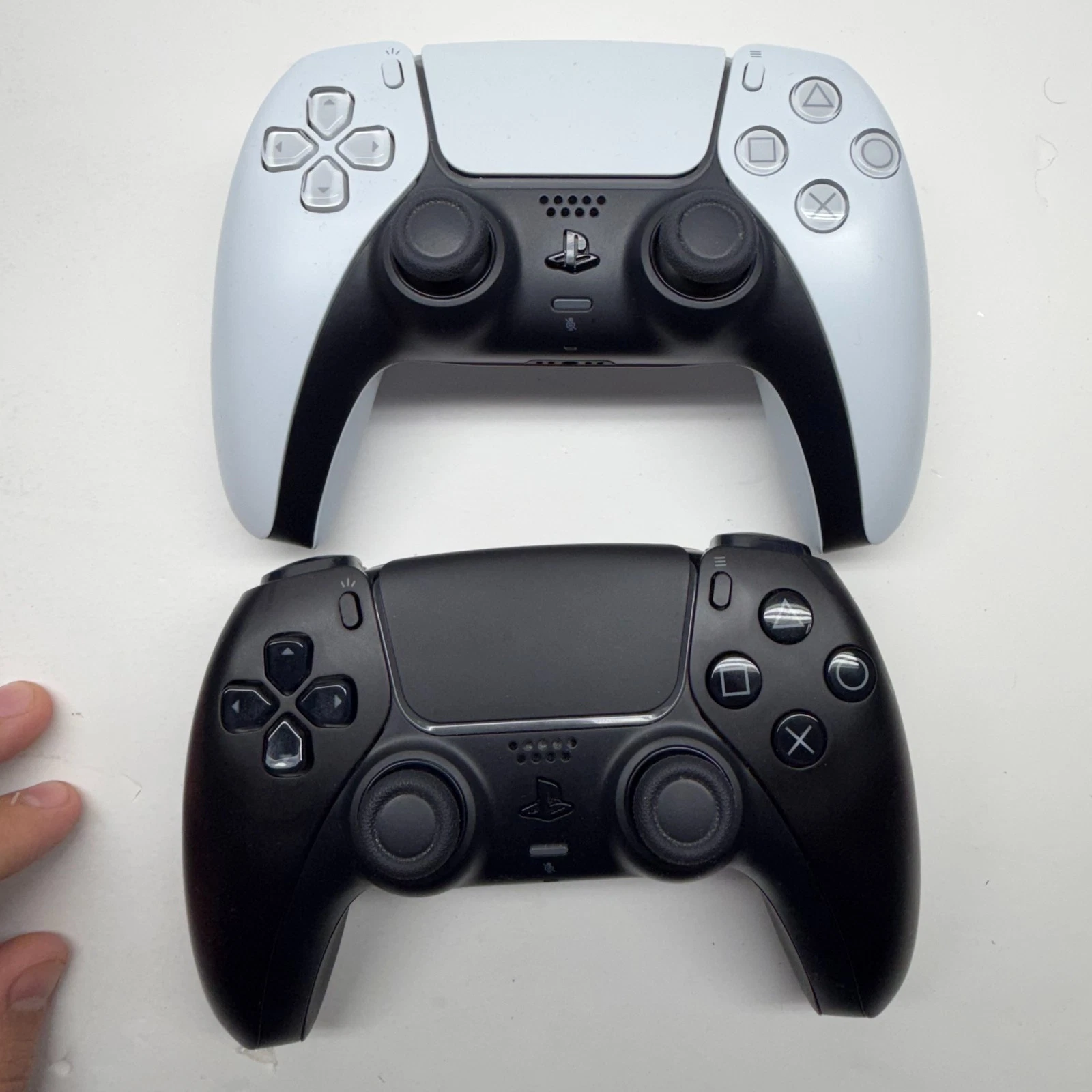 Sony PlayStation 5 Pro Console 2TB with DISC DRIVE + 2 Controllers thumbnail 15