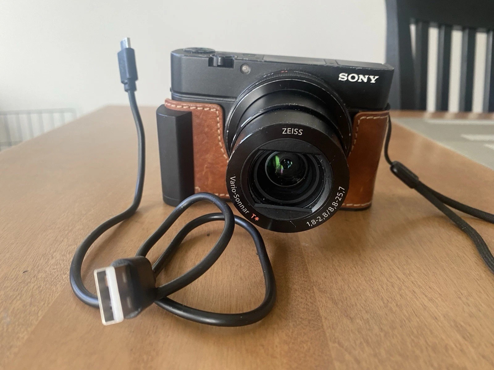Sony RX100 III – 20.1MP Compact Digital Camera | 24–70mm F1.8–2.8 Zeiss Lens | Excellent Condition thumbnail 1