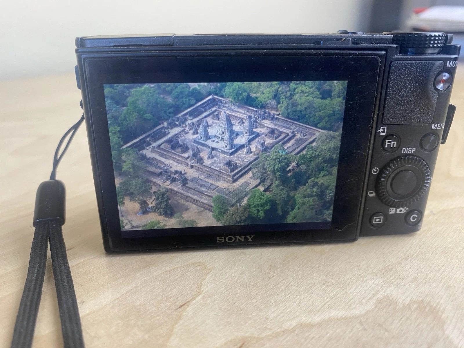 Sony RX100 III – 20.1MP Compact Digital Camera | 24–70mm F1.8–2.8 Zeiss Lens | Excellent Condition thumbnail 5