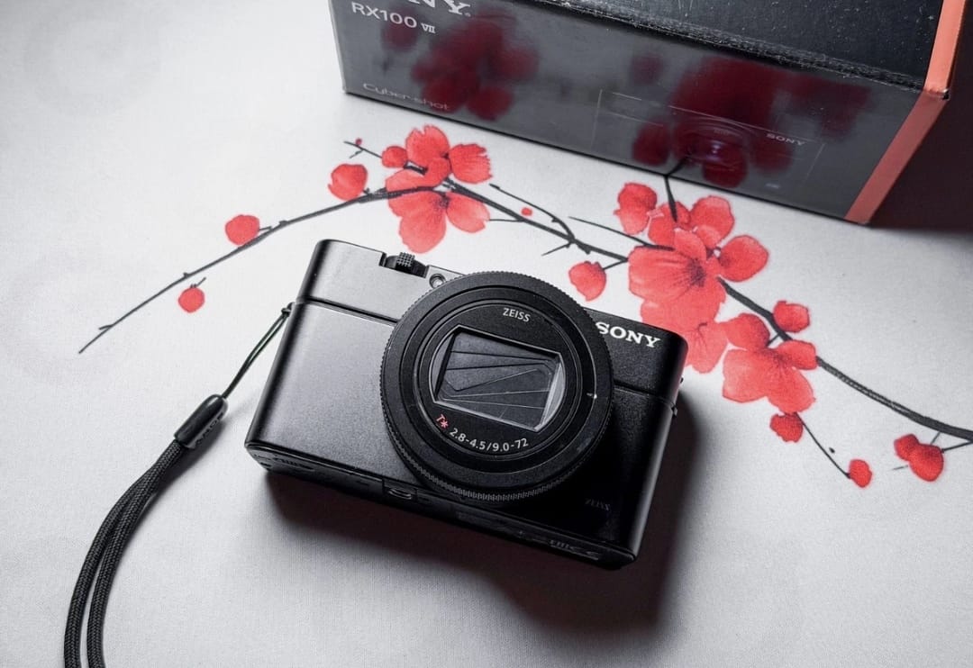 Sony RX100 VII 7 Cyber-shot ,1 Year Warranty, Mint with Box DSC-RX100 VII thumbnail 1