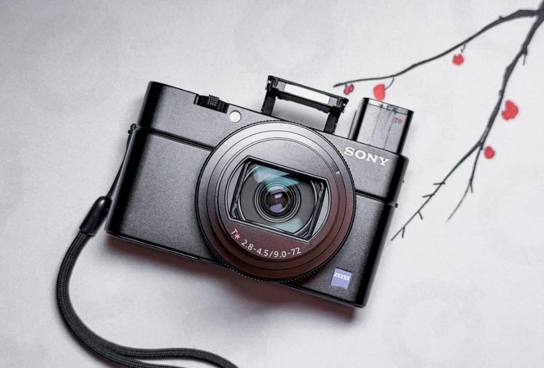 Sony RX100 VII 7 Cyber-shot ,1 Year Warranty, Mint with Box DSC-RX100 VII thumbnail 2