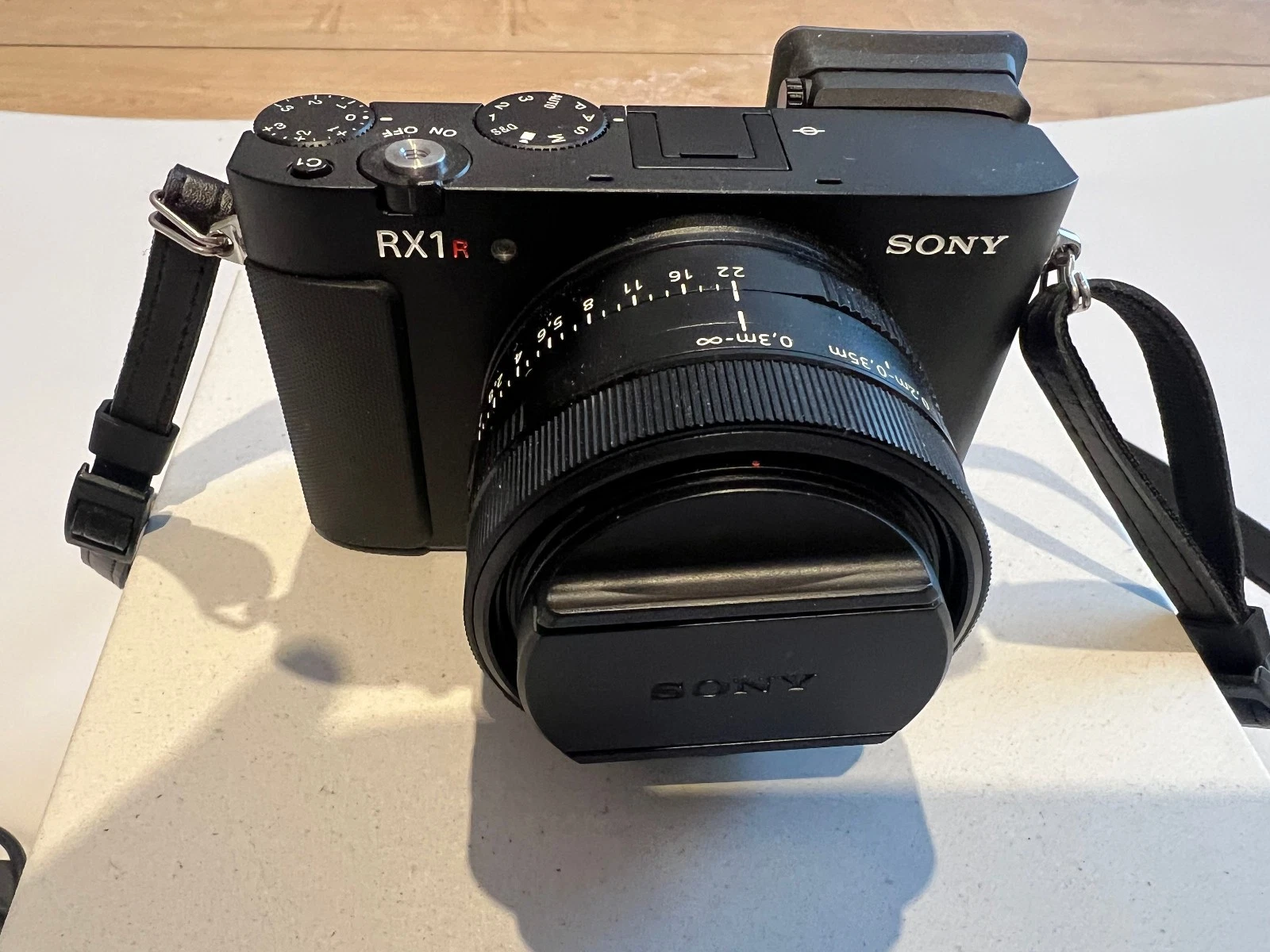 Sony RX1R III | Ultra-Premium Full-Frame Compact - Like New thumbnail 2