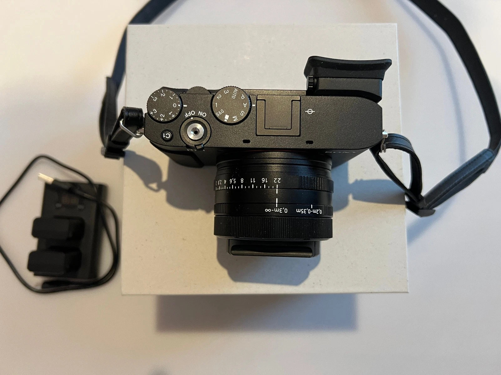 Sony RX1R III | Ultra-Premium Full-Frame Compact - Like New thumbnail 4