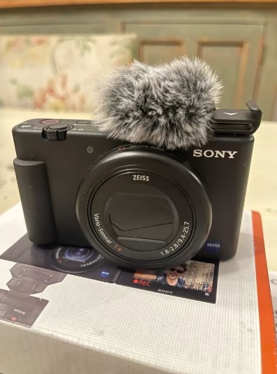 Sony ZV-1 Vlogging Camera Compact Digital Camera – Like New thumbnail 1