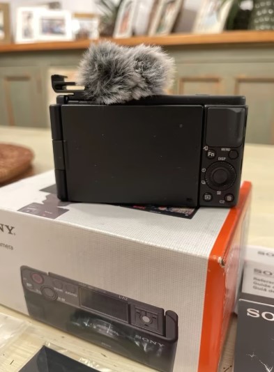 Sony ZV-1 Vlogging Camera Compact Digital Camera – Like New thumbnail 3