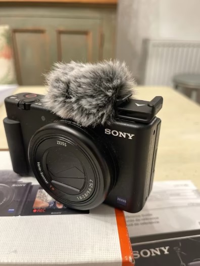 Sony ZV-1 Vlogging Camera Compact Digital Camera – Like New thumbnail 4