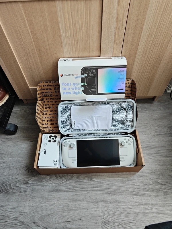 Steam deck OLED White Limited edition 1TB BRAND NEW thumbnail 1