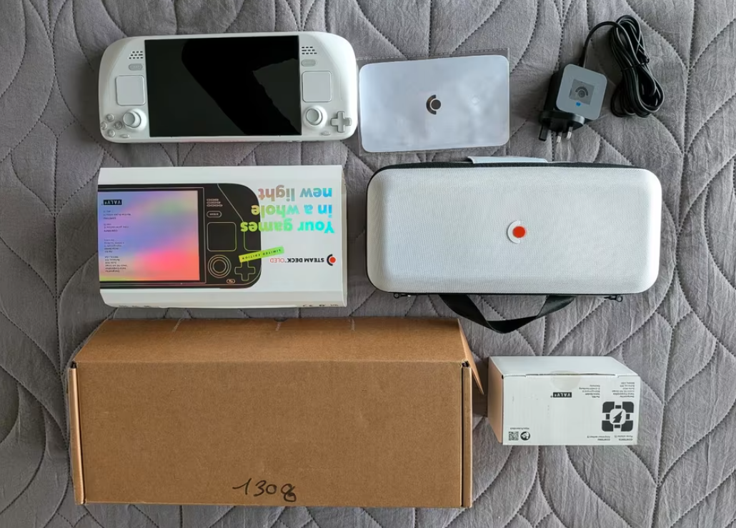 Steam Deck White OLED 1 TB, Limited Edition from Valve thumbnail 2