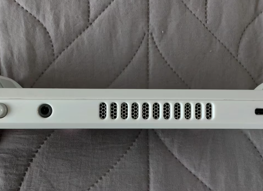 Steam Deck White OLED 1 TB, Limited Edition from Valve thumbnail 6