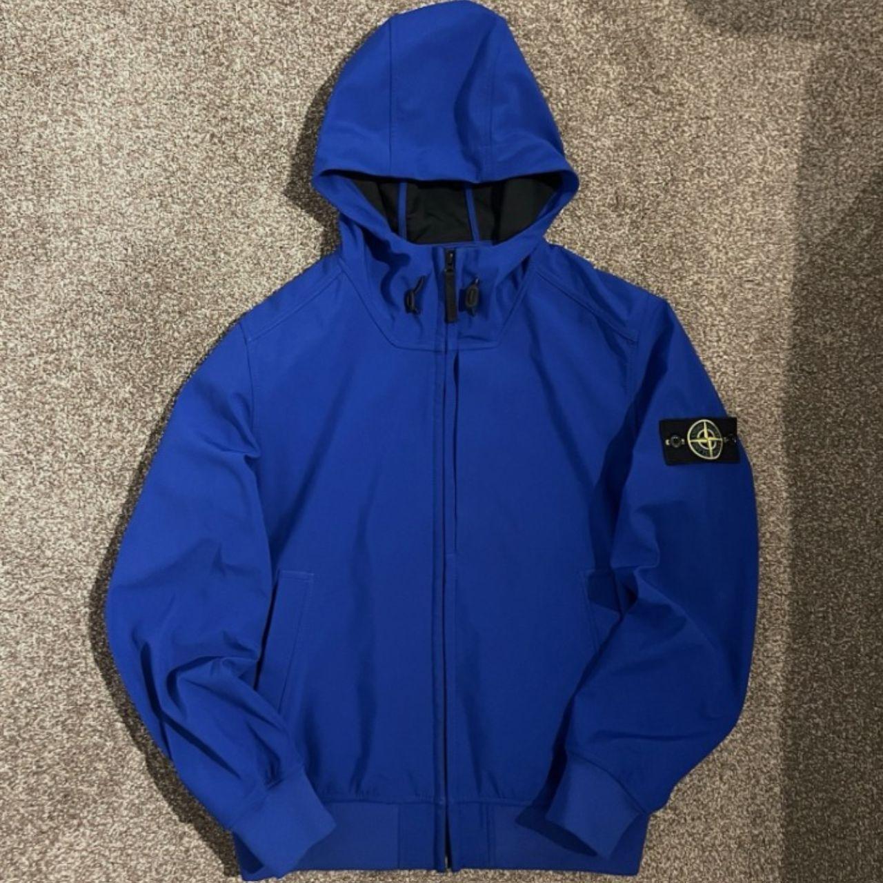 Stone Island Soft Shell-R Hooded Jacket - Bleu Marine (ou Bleu) thumbnail 1
