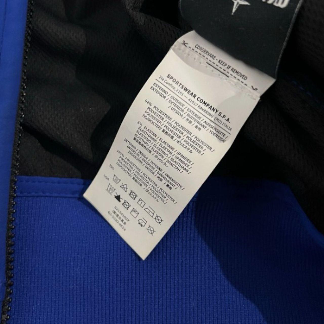 Stone Island Soft Shell-R Hooded Jacket - Bleu Marine (ou Bleu) thumbnail 2