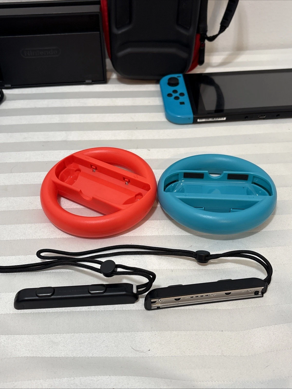 Nintendo Switch Console Bundle With 3 Games & Controller 2 Wheels thumbnail 4