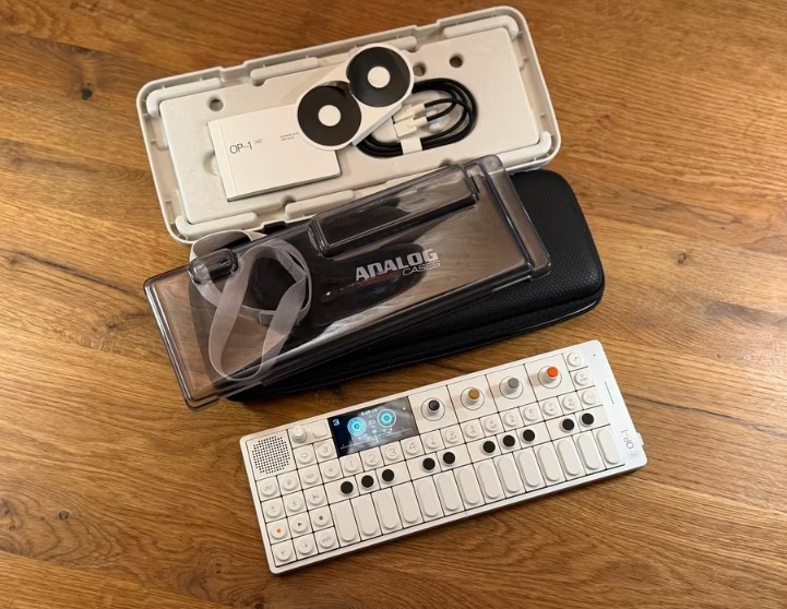 Teenage Engineering OP-1 Field Synthesizer – Like New Condition + Accessories thumbnail 1