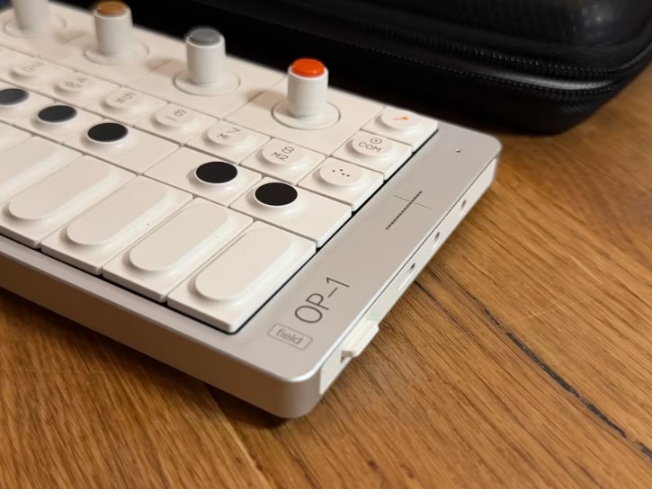 Teenage Engineering OP-1 Field Synthesizer – Like New Condition + Accessories thumbnail 10