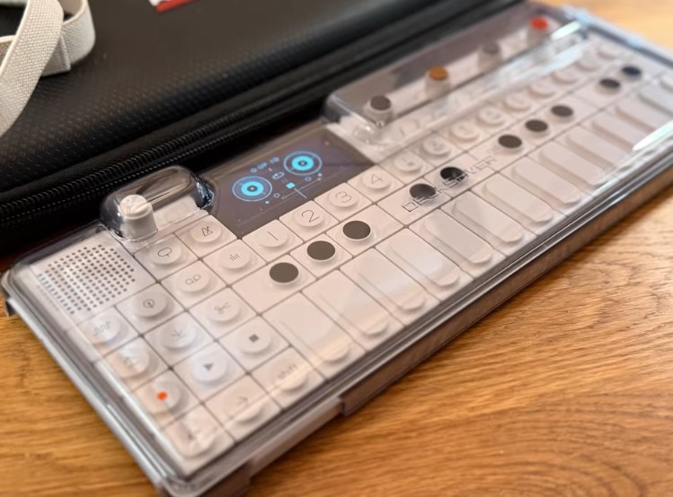 Teenage Engineering OP-1 Field Synthesizer – Like New Condition + Accessories thumbnail 11