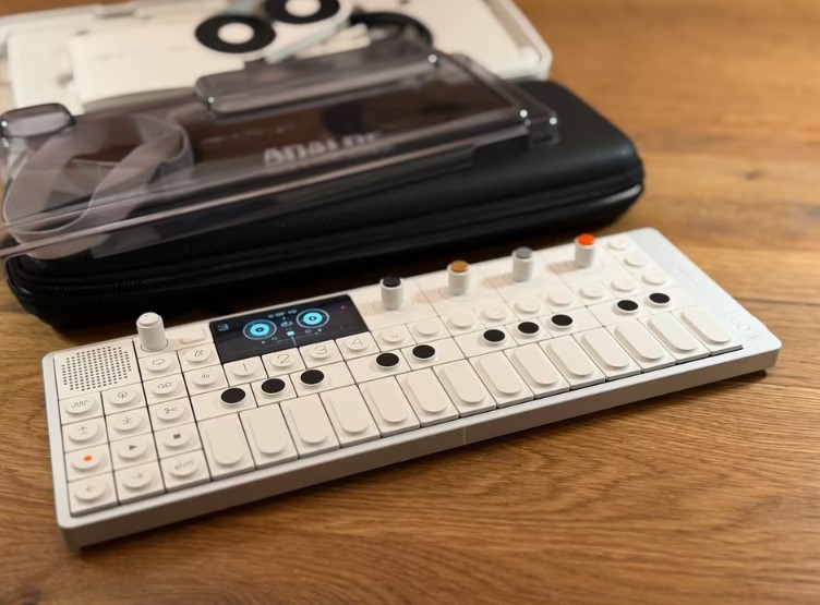 Teenage Engineering OP-1 Field Synthesizer – Like New Condition + Accessories thumbnail 2