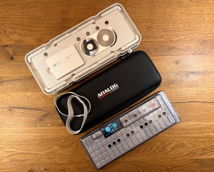 Teenage Engineering OP-1 Field Synthesizer – Like New Condition + Accessories thumbnail 6