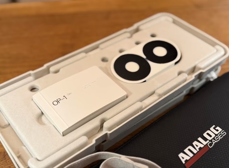 Teenage Engineering OP-1 Field Synthesizer – Like New Condition + Accessories thumbnail 8