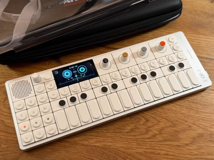 Teenage Engineering OP-1 Field Synthesizer – Like New Condition + Accessories thumbnail 9