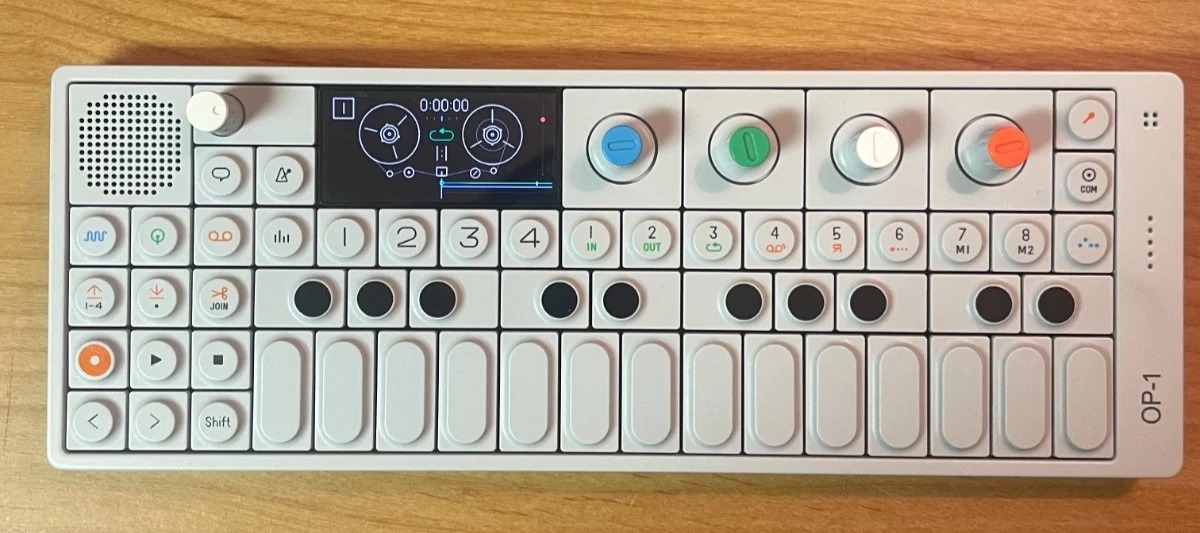 Teenage Engineering - OP1 thumbnail 2