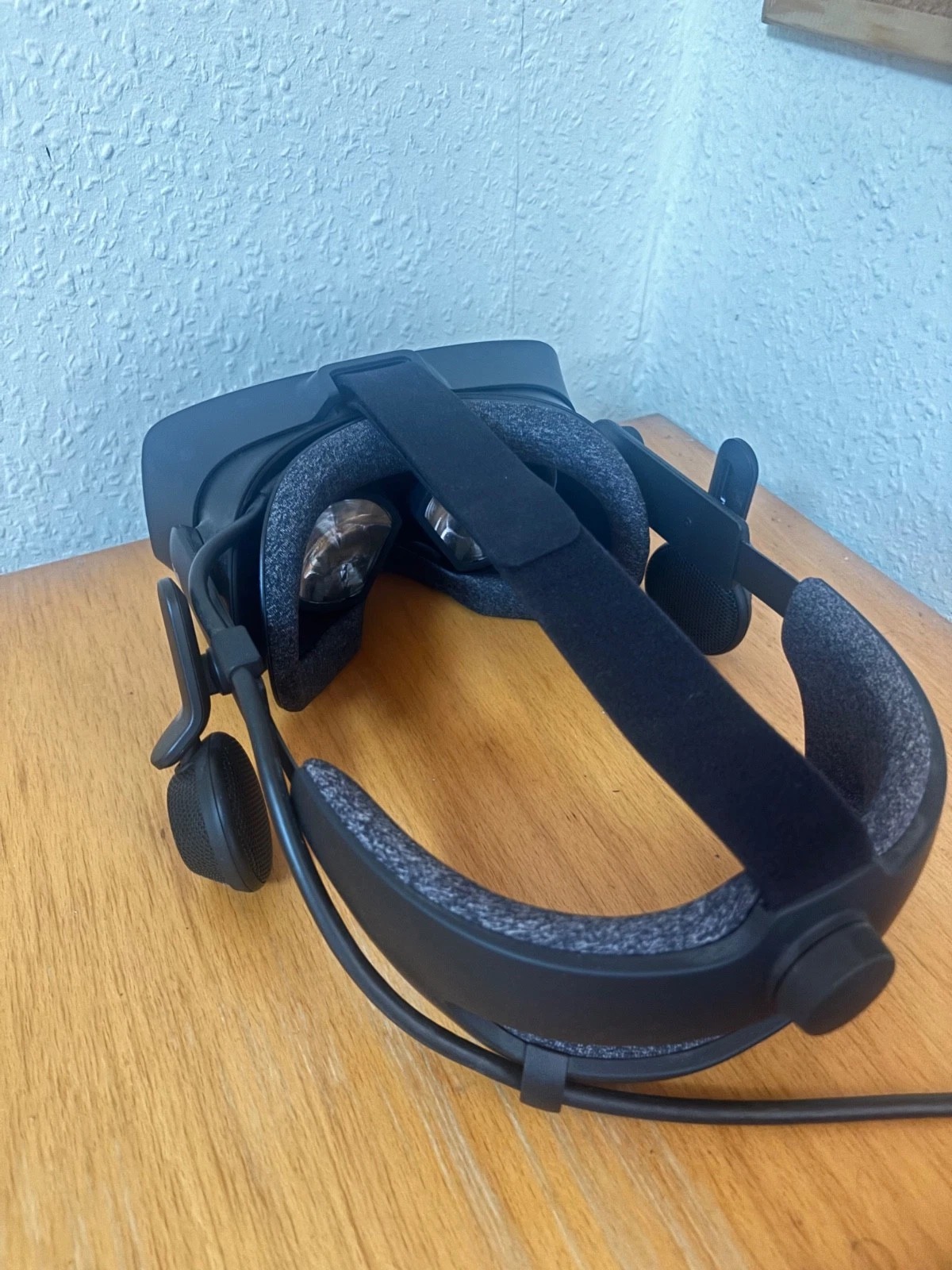 Valve Index VR Kit Complete Set – Headset + Controllers + 2 Base Stations – Full Package thumbnail 5