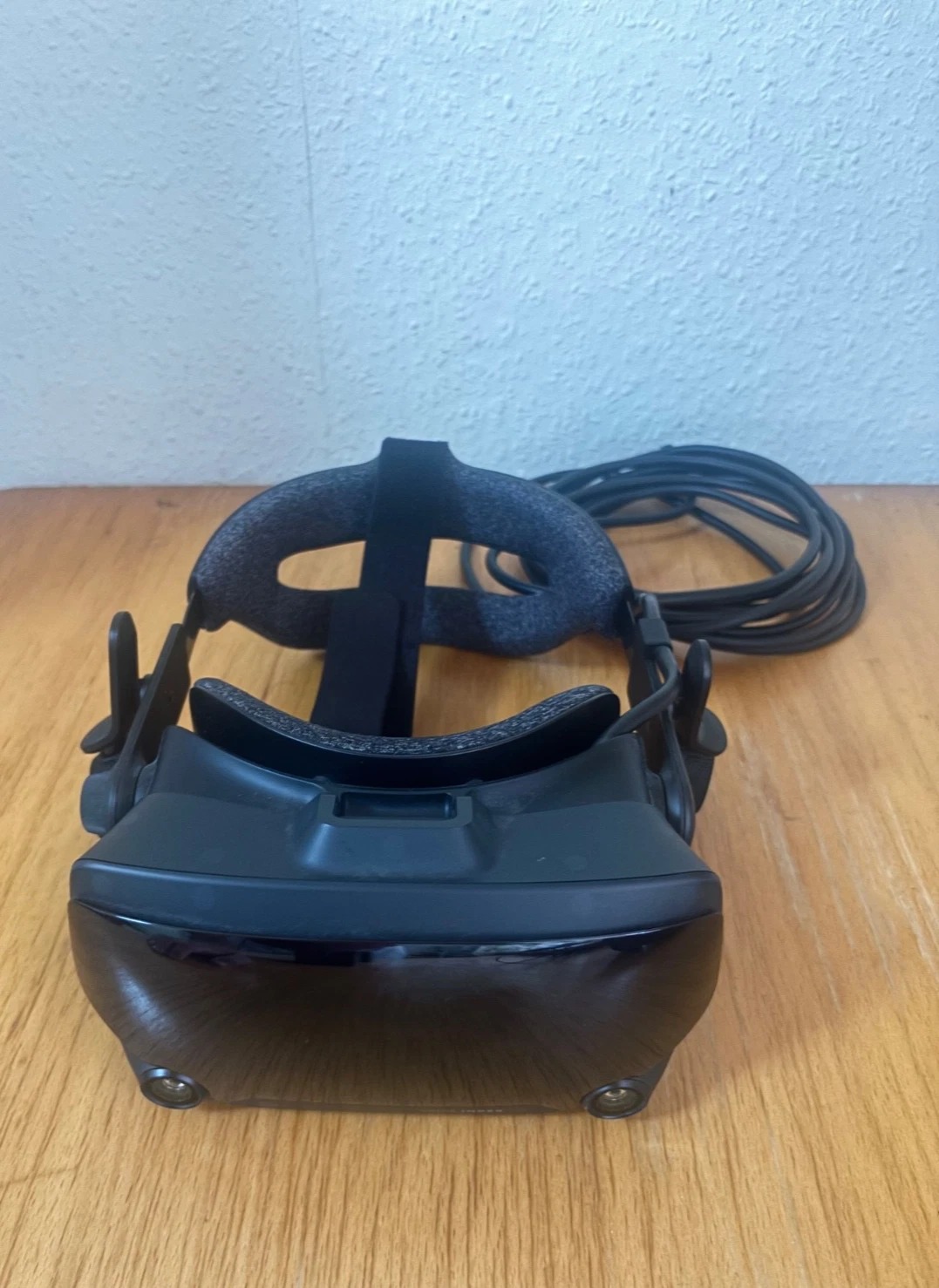 Valve Index VR Kit Complete Set – Headset + Controllers + 2 Base Stations – Full Package thumbnail 6