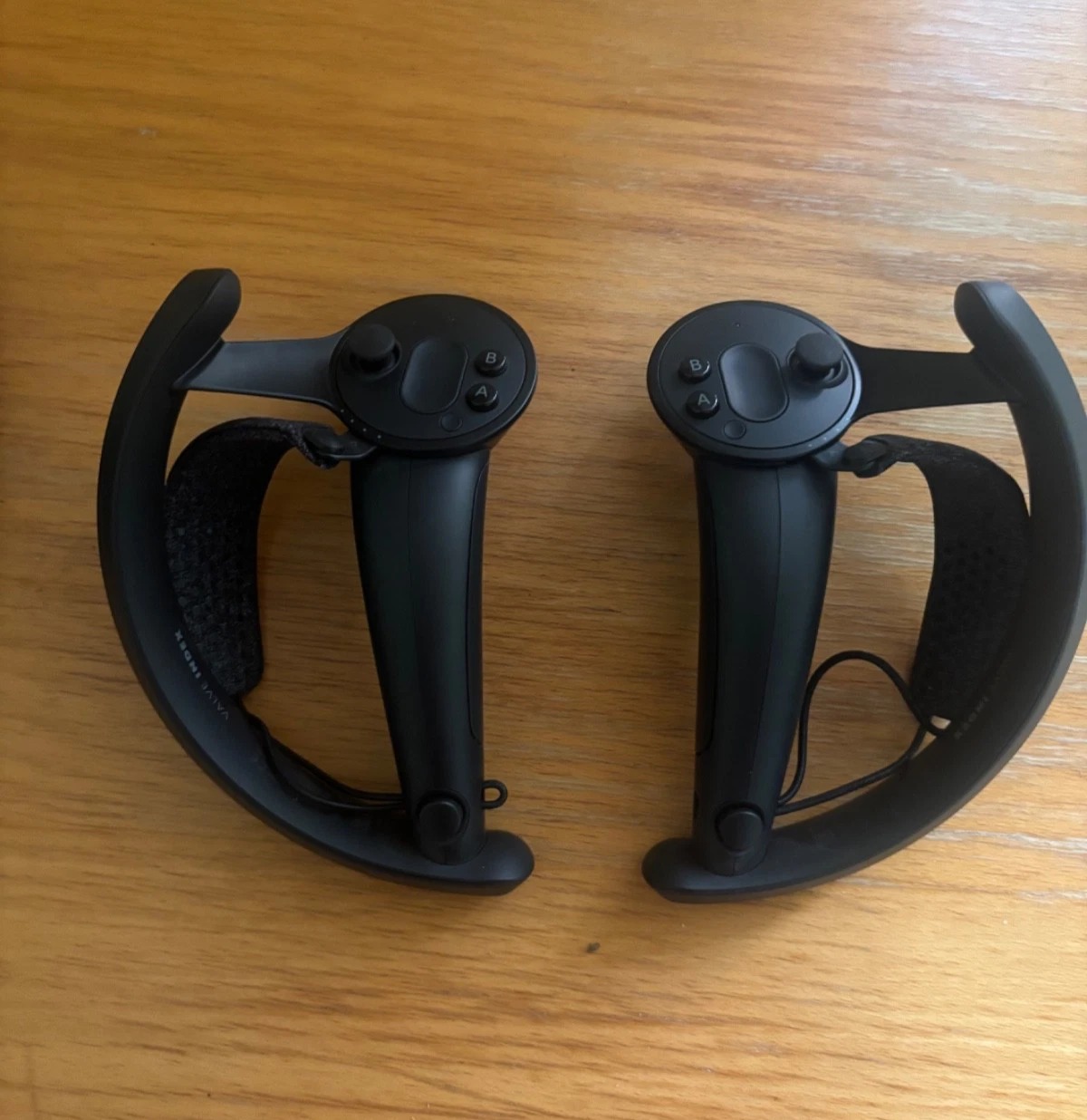 Valve Index VR Kit Complete Set – Headset + Controllers + 2 Base Stations – Full Package thumbnail 8