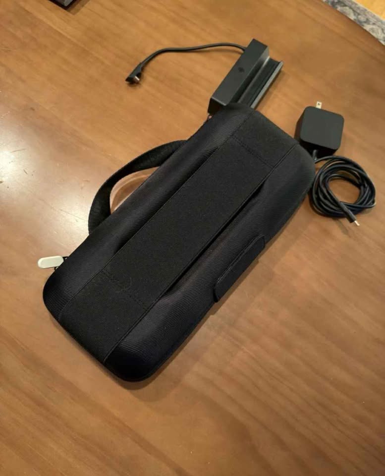 Valve Steam Deck 512GB OLED with Docking Station, Charger & Case thumbnail 2