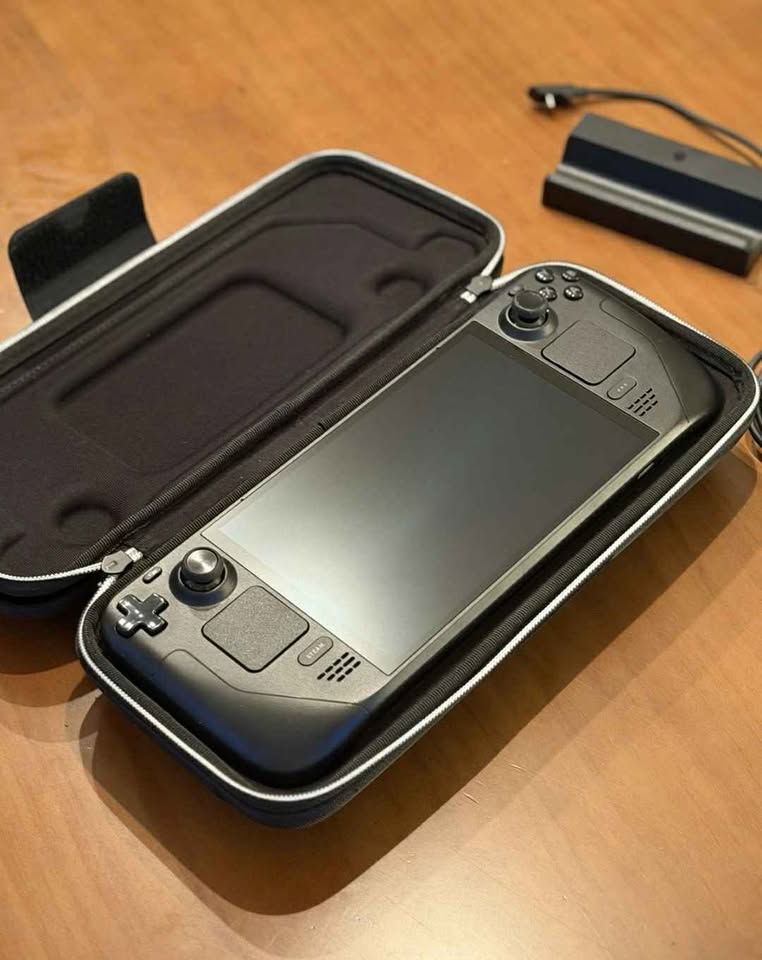 Valve Steam Deck 512GB OLED with Docking Station, Charger & Case thumbnail 3