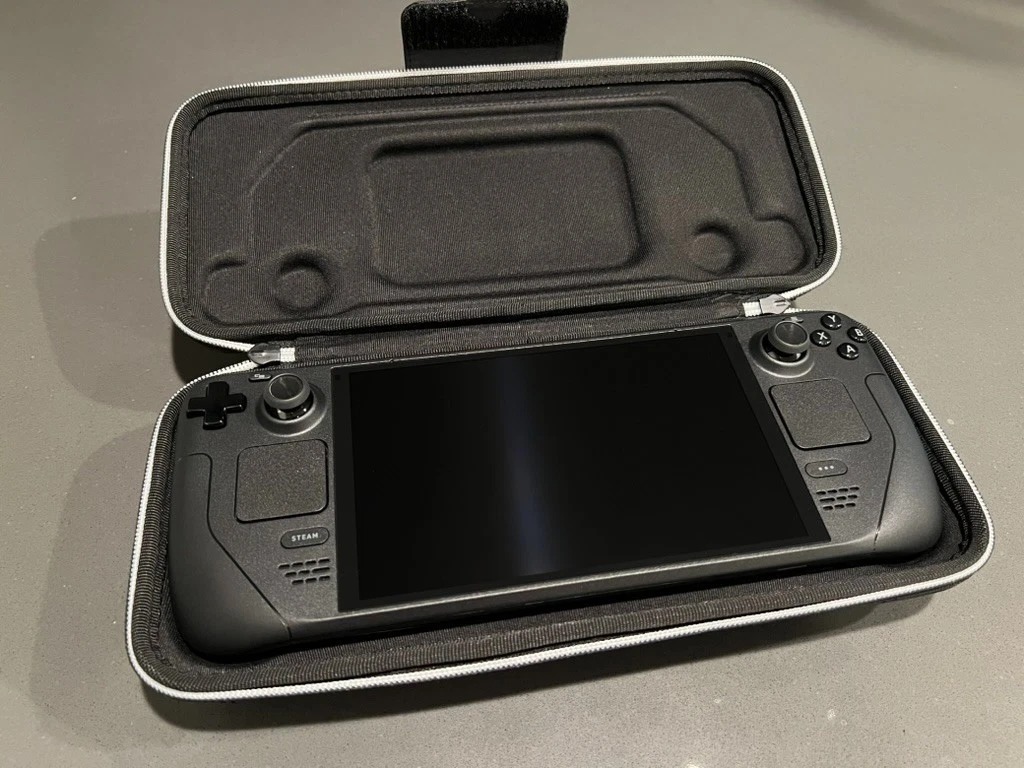 Valve Steam Deck OLED 1 TB Mint Condition thumbnail 2