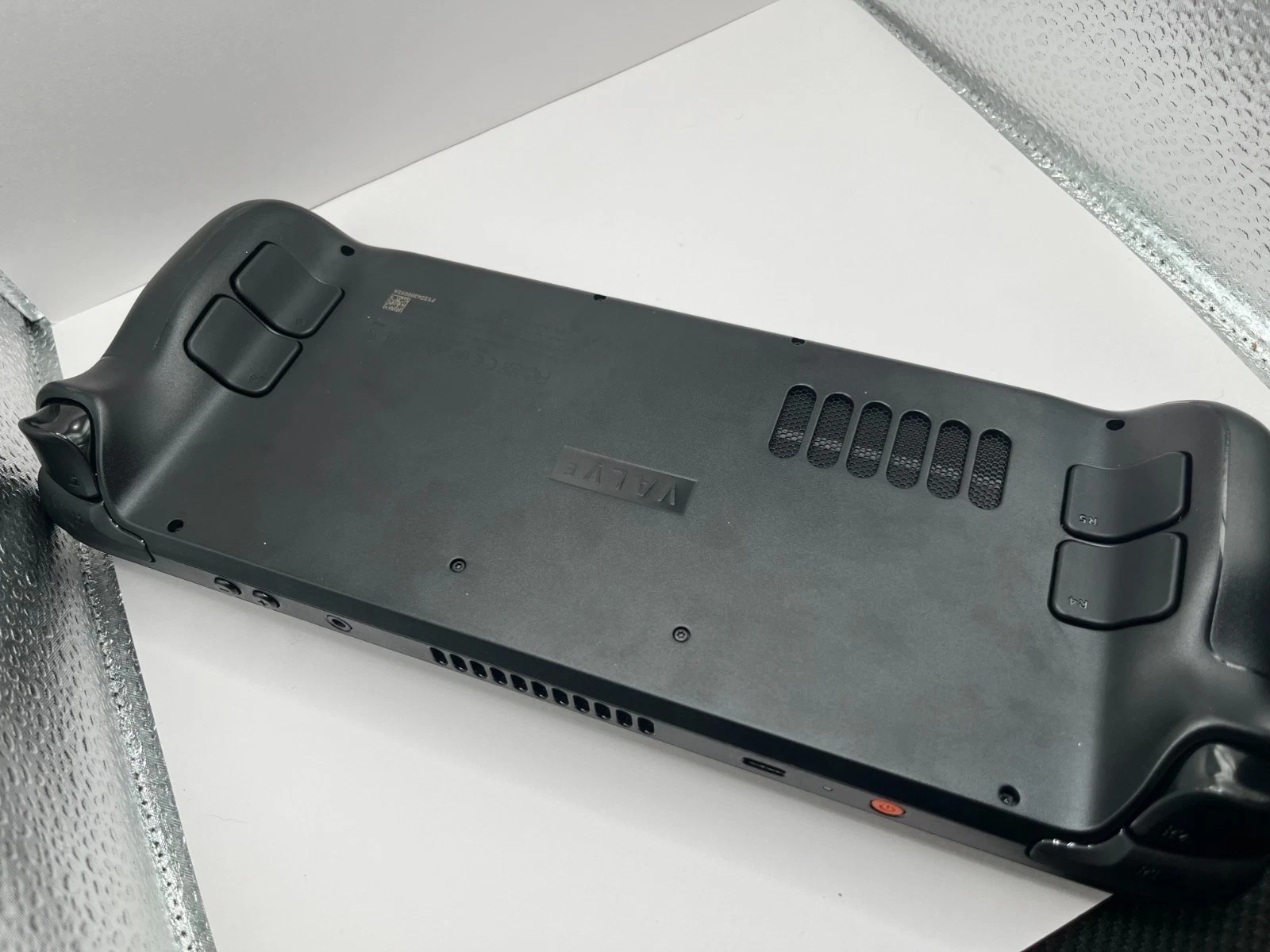 Valve Steam Deck OLED 1 TB + Steam Dock & JSAUX Case — Barely Used, Ships Fast thumbnail 13