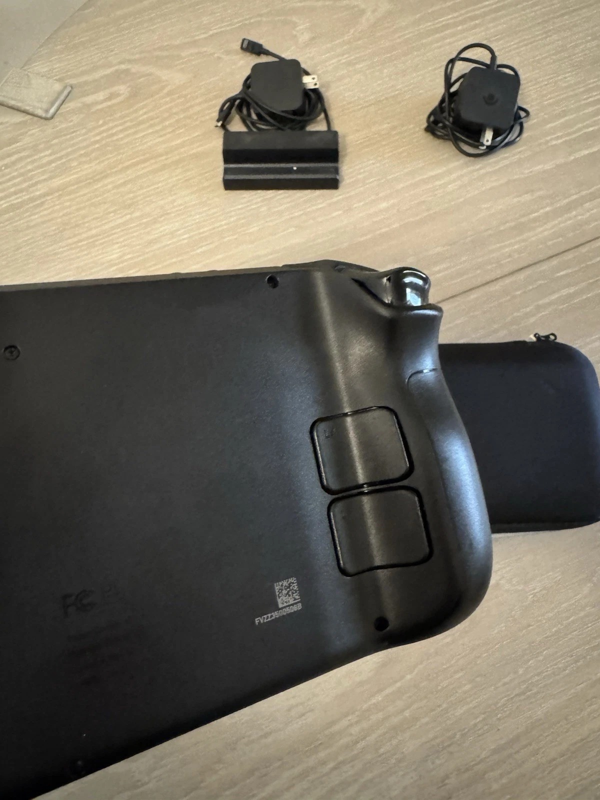 Valve Steam Deck OLED 1T w/ Charger, Dock & Travel Case thumbnail 3