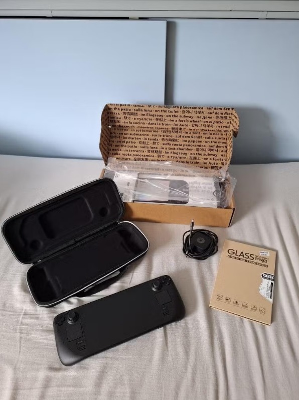 Valve Steam Deck OLED 512 GB (includes screen protector) thumbnail 1