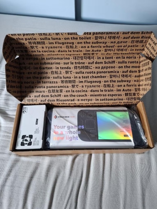 Valve Steam Deck OLED 512 GB (includes screen protector) thumbnail 9